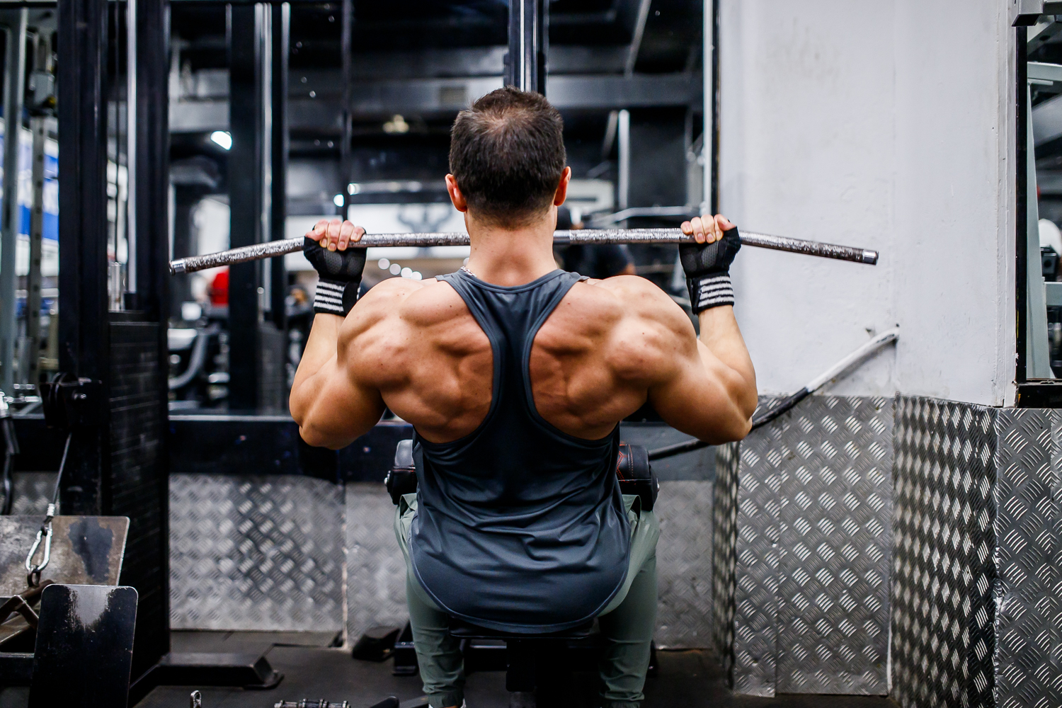Lifter bracing under a loaded barbell